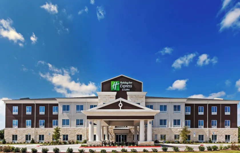 Holiday Inn Express & Suites Killeen - Fort Hood Area - Image 1
