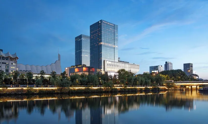 Four Seasons Hotel Hangzhou at Hangzhou Centre - Image 1