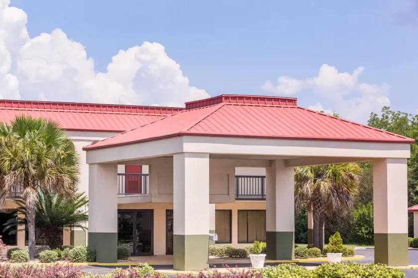 Days Inn by Wyndham Dublin GA - Image 1