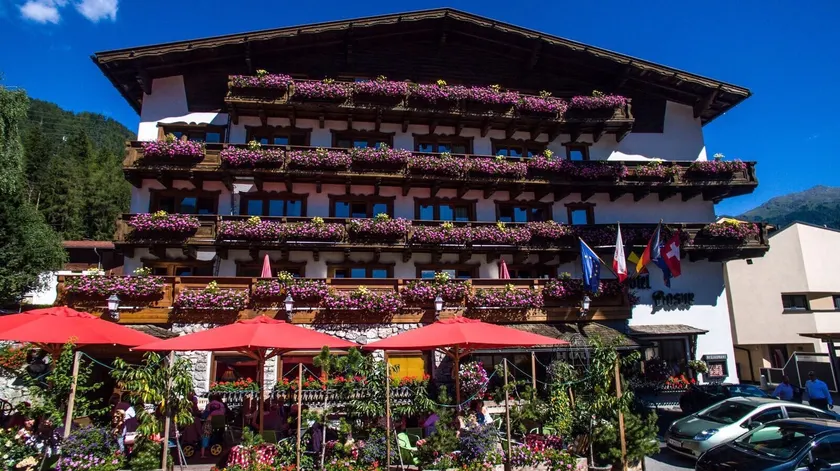 Berghotel Basur - Image 1