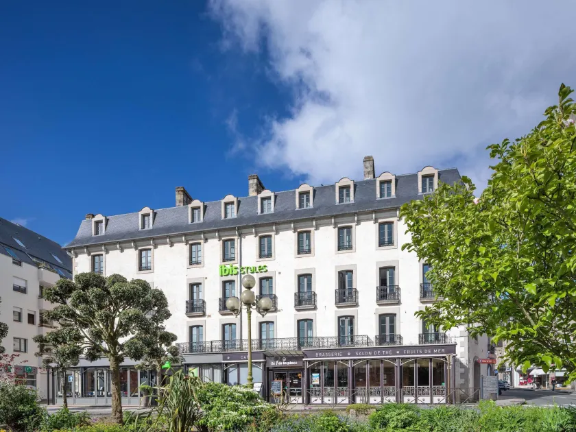 ibis Dinan - Image 1