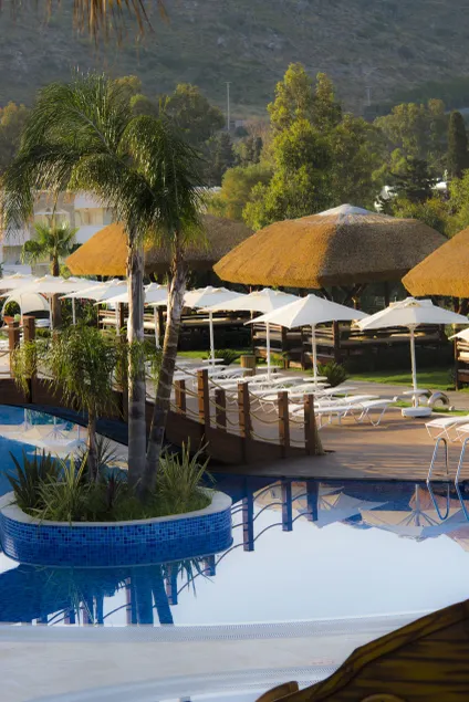 Bellazure Hotel - Image 1