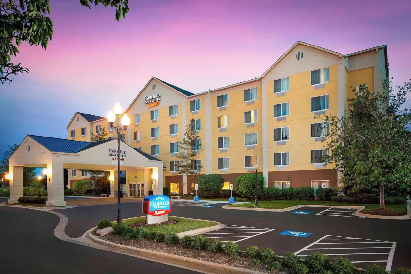 Fairfield Inn & Suites Chicago Midway Airport - Image 1