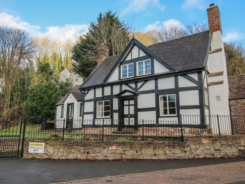 34 The Wharfage - Image 1