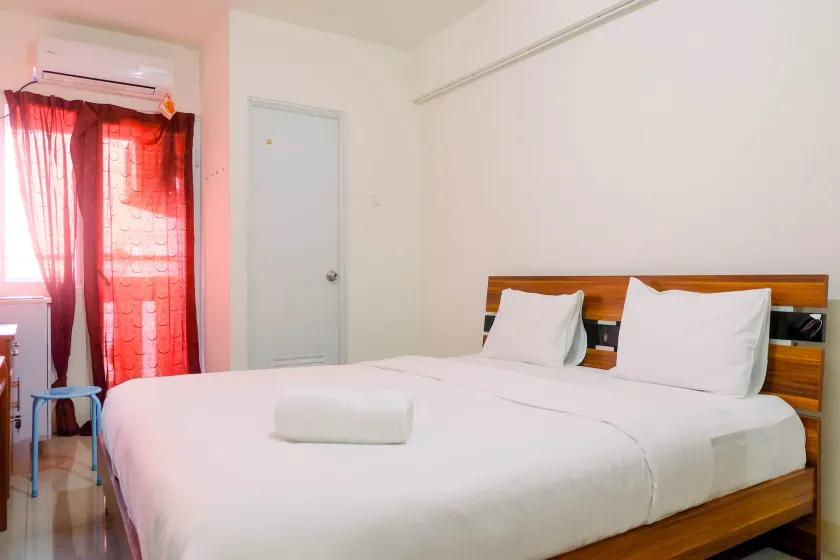 Simply Studio Apartment at Green Pramuka City By Travelio - Image 1