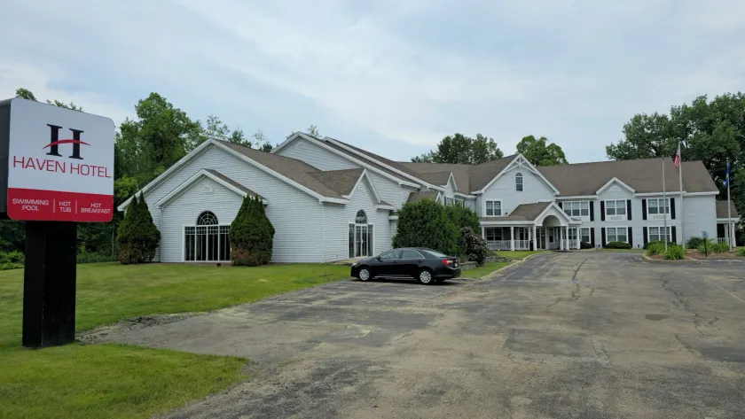 Haven Hotel Shawano WI - Image 1