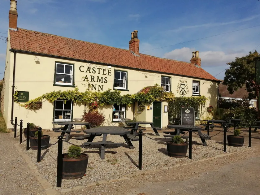 The Castle Arms Inn - Image 1