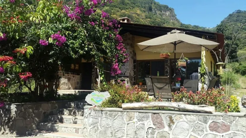 Casa Buen Aventura, Panajachel, Solola, Guatemala - Casa de Campo Familiar - Image 1