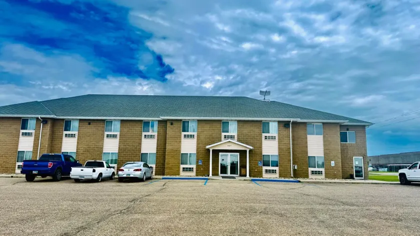 Four Seasons Inn - Image 1