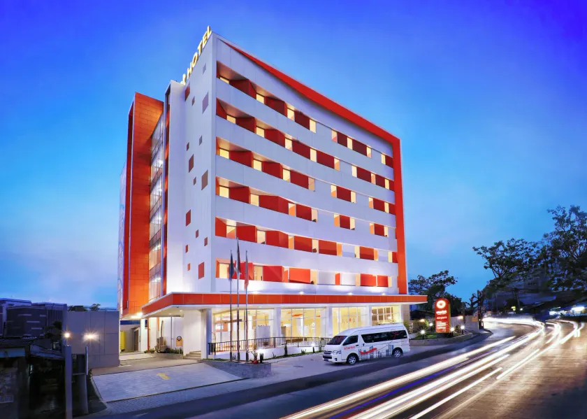 Starlet Hotel Jakarta Airport - Image 1