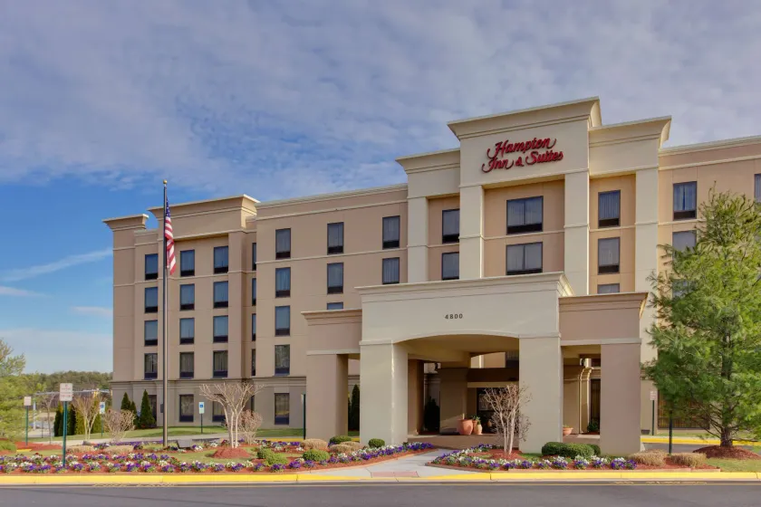 Hampton Inn & Suites Fredericksburg South - Image 1