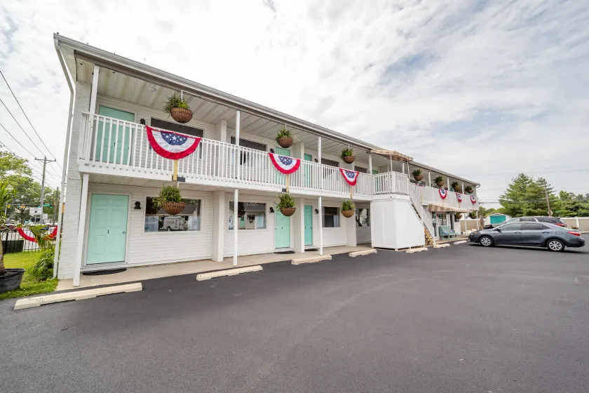 Ocean Glass Inn - Image 1