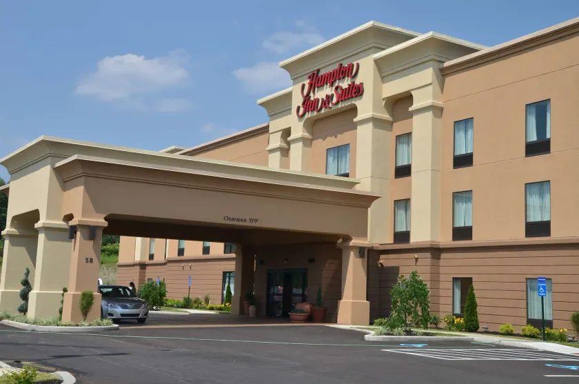 Hampton Inn & Suites Sharon - Image 1