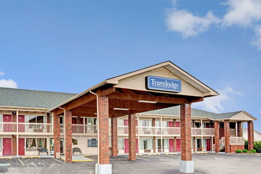 Travelodge by Wyndham Sellersburg - Image 1