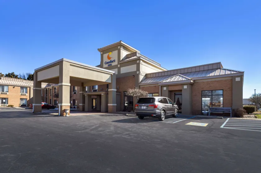 Comfort Inn Huntington Near University - Image 1