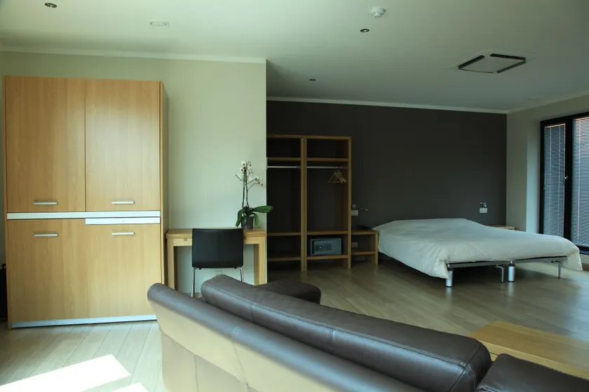 Boardhousing - Image 1
