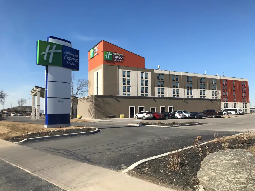 Holiday Inn Express & Suites Toronto Airport West by IHG - Image 1