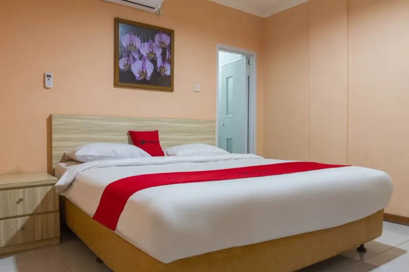 RedDoorz near Istana Plaza 2 - Image 1