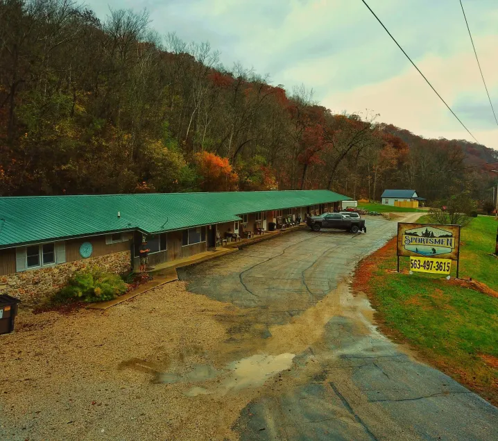Sportsmen Motel - Image 1