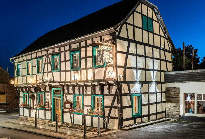 Land-Hotel Zum Schwan, Garni E-Ladestationen, Nähe Phantasialand Nähe Palmenparadies Euskirchen - Image 1