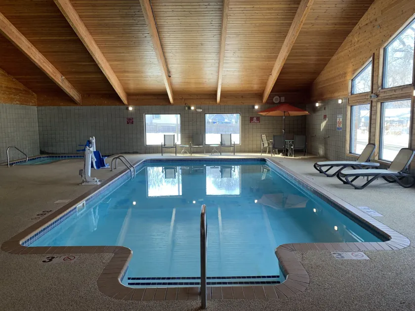 Nichols Inn & Suites - Image 1
