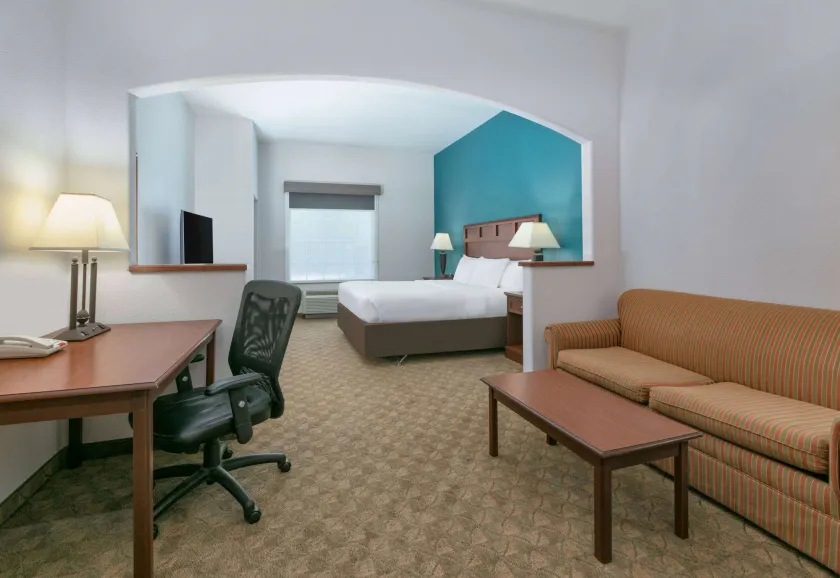 Baymont Inn & Suites by Wyndham Glen Rose - Image 1