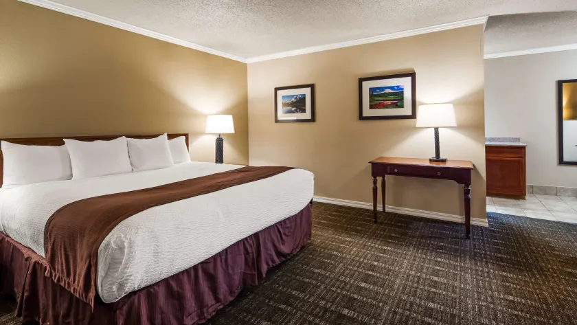 Best Western Lakewood- Historic Landmark - Image 1