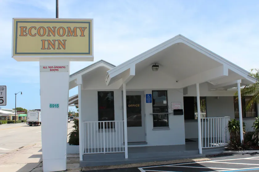 Economy Inn - Image 1