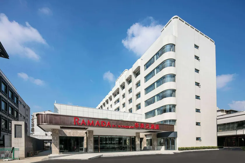 Ramada by Wyndham Yangzhou Slender West Lake - Image 1