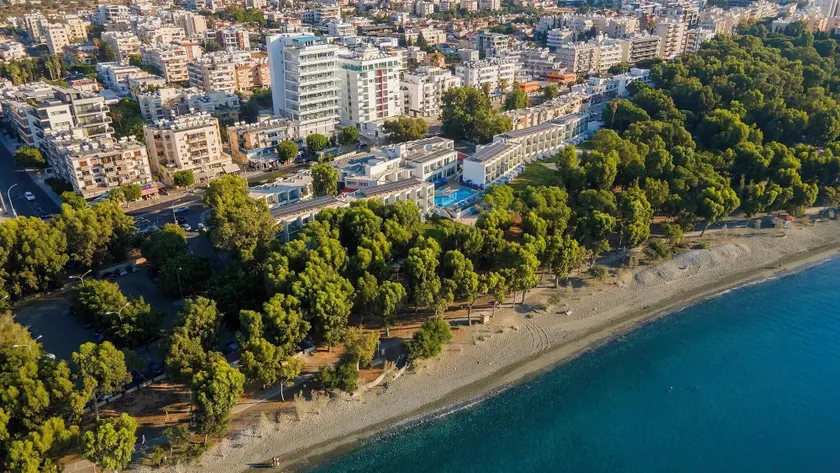 Park Beach Hotel - Image 1