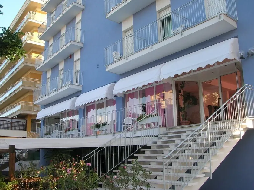 Hotel Continental - Image 1