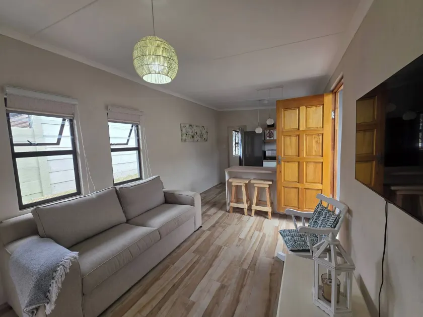 Tranquil 1-bedroom Apartment Near Gonubie Beach - Image 1