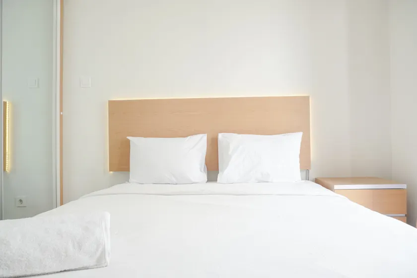 Minimalist and Homey Studio at Daan Mogot City Apartment By Travelio - Image 1
