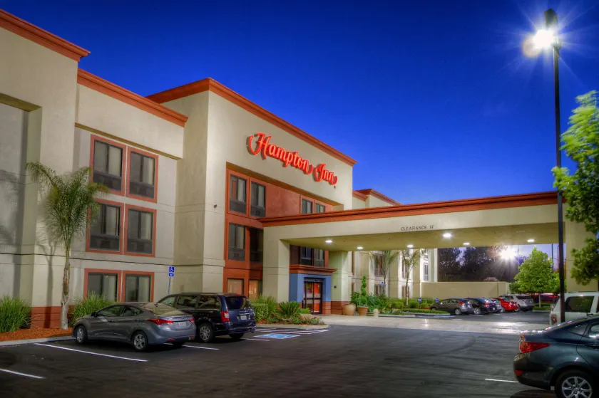Hampton Inn Fremont - Image 1