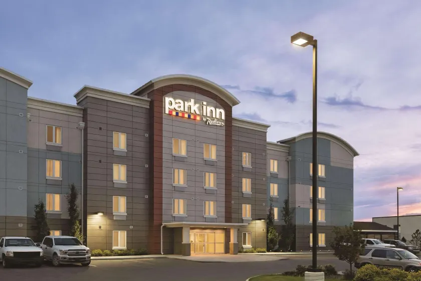 Park Inn by Radisson, Calgary Airport North, AB - Image 1