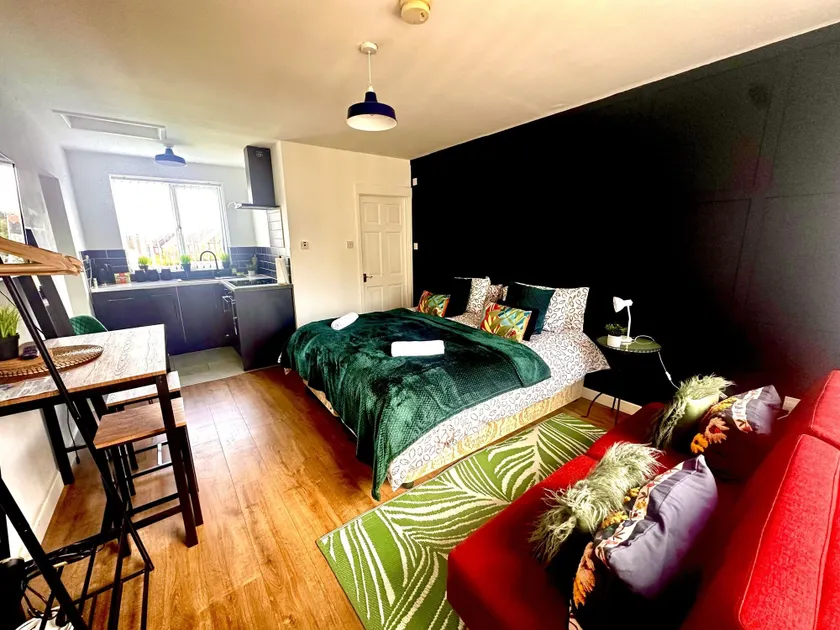 The Annexe, 25 Gorsehill Road - Image 1