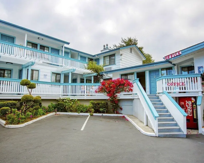 Arbor Inn Monterey - Image 1