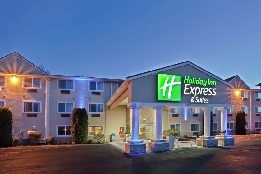 Holiday Inn Express Hotels & Suites Burlington by IHG - Image 1