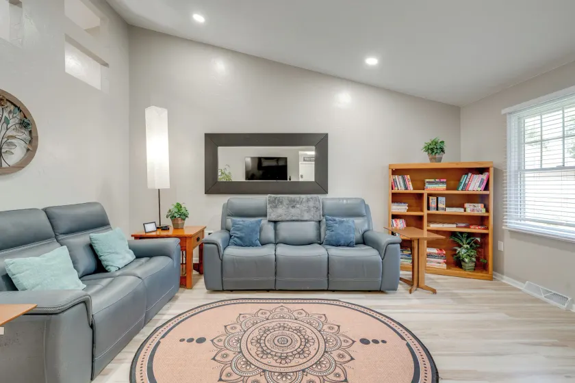 1 Mi to Beach: Dog-friendly Condo in Lake Mills! - Image 1