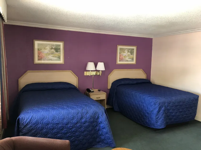 Budget Inn - Image 1