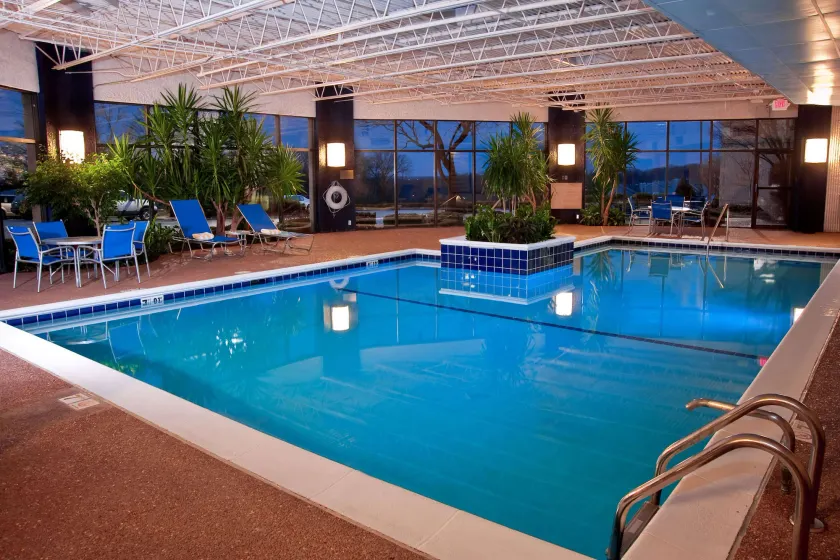 DoubleTree by Hilton St. Louis - Westport - Image 1