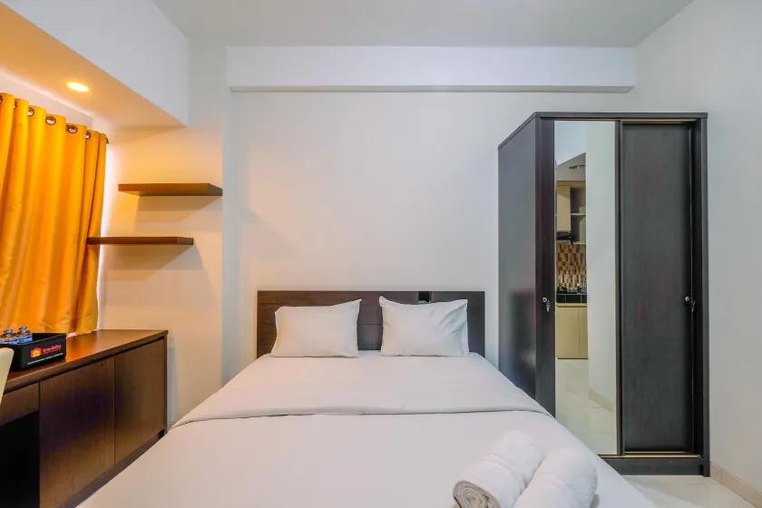 Warm and Cozy Studio Apartment Margonda Residence 5 near Campus By Travelio - Image 1
