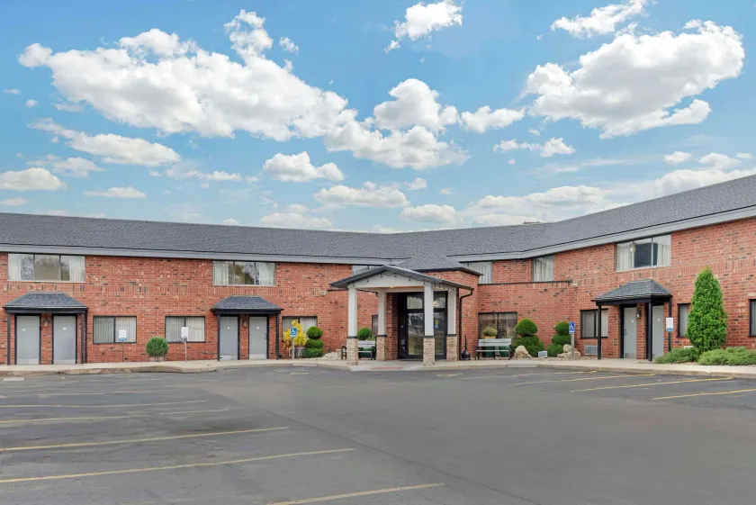Quality Inn & Suites Mayo Clinic Area - Image 1
