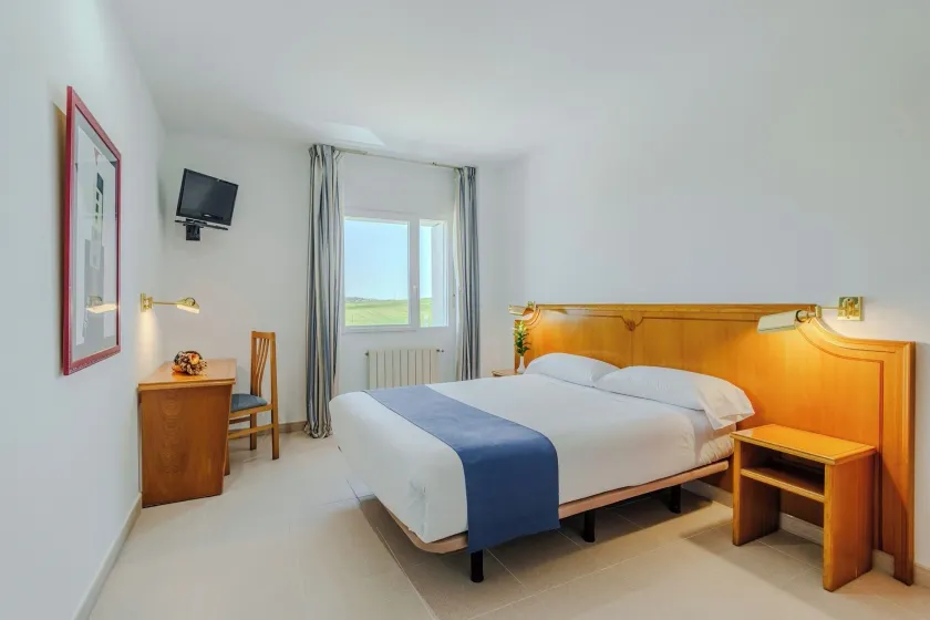 Hotel  Rey Arturo Burgos - Image 1