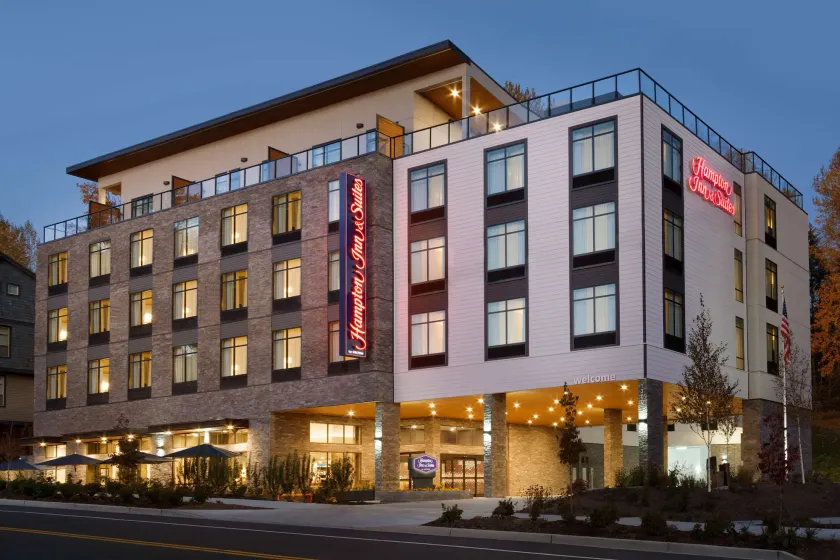 Hampton Inn & Suites Seattle/Renton - Image 1
