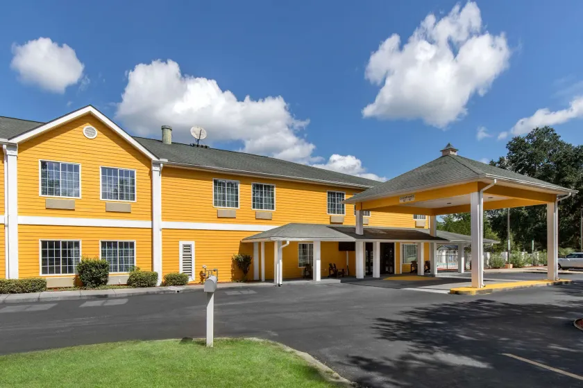 Quality Inn Kingstree North - Image 1