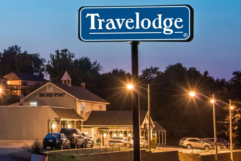Travelodge by Wyndham Airport Platte City - Image 1
