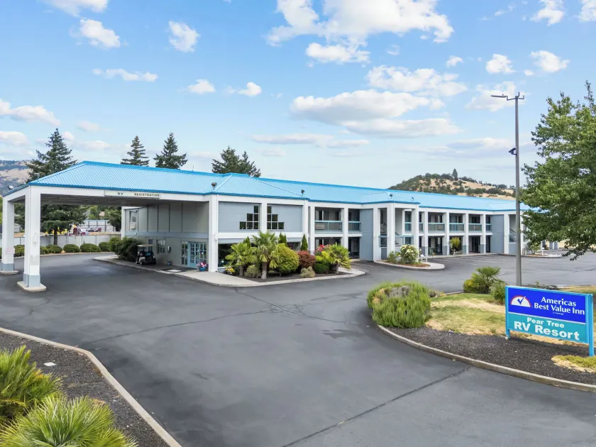 Americas Best Value Inn Phoenix Medford - Image 1