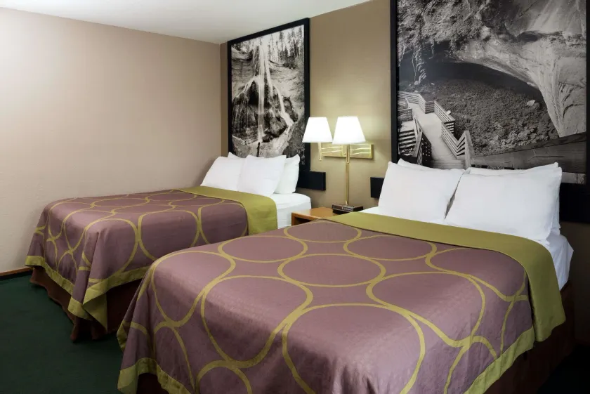 Super 8 by Wyndham Omaha NE - Image 1