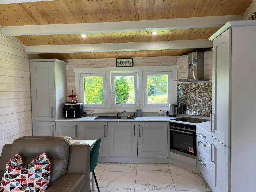 Cosy Cabin Hideaway 3km From Cavan Town - Image 1